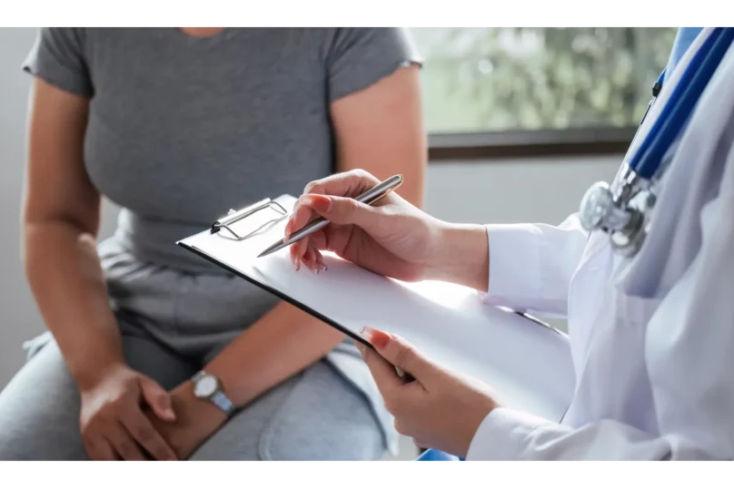 overweight-fat-woman-having-consultation-at-the-of-physiozen