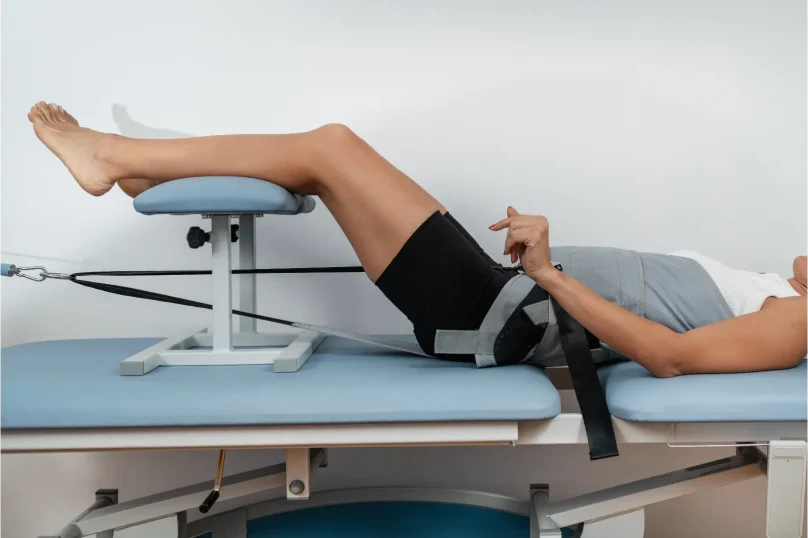 mechanical-traction-is-used-to-relieve-back-pain-a-physiozen