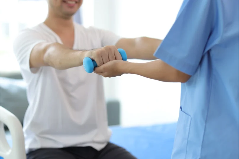 nurse-in-hospital-is-doing-physiotherapy-for-a-mal-physiozen