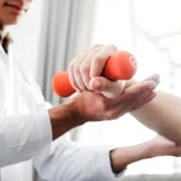 physiotherapist-man-giving-exercise-with-dumbbell-physiozen